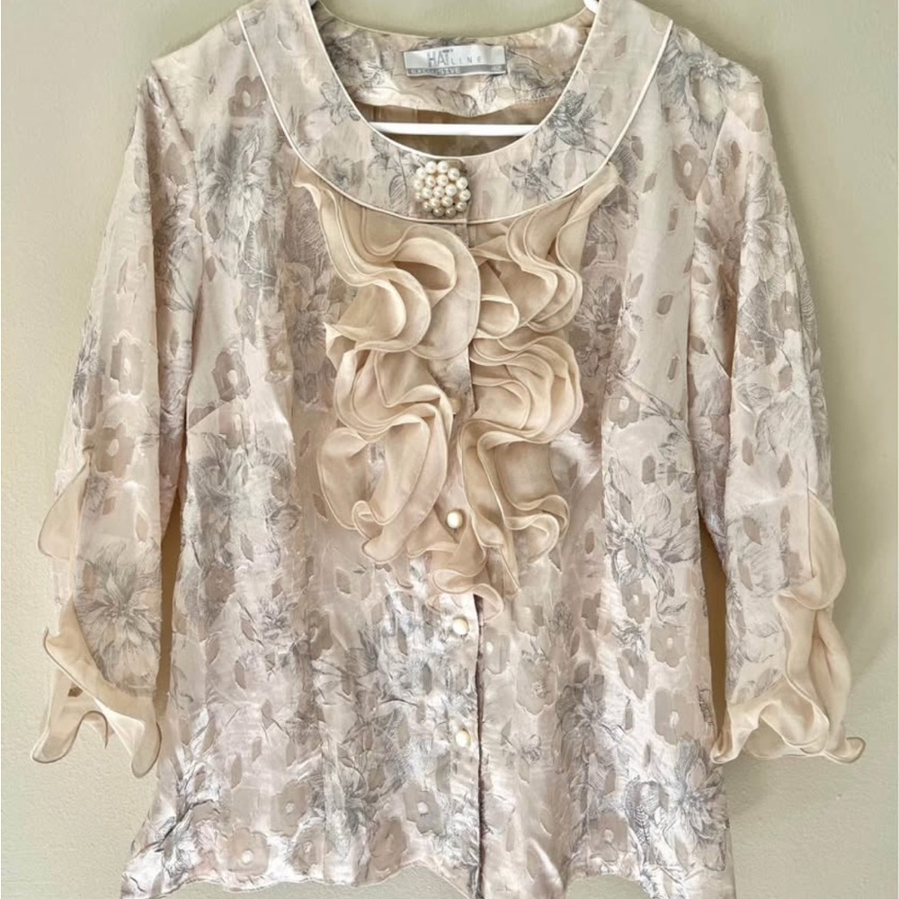 Vintage Hat Line Ruffle Blouse with Pearl Clasp – Sheer Floral, Romantic,  (M/L)